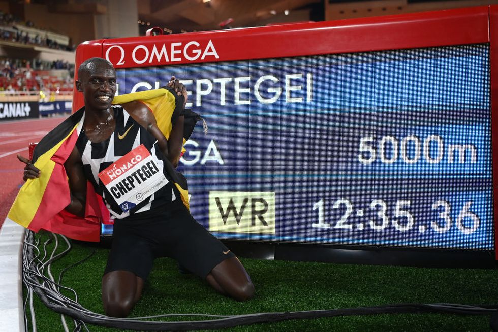 Joshua Cheptegei rompe el récord mundial de 5000m; datos y curiosidades.